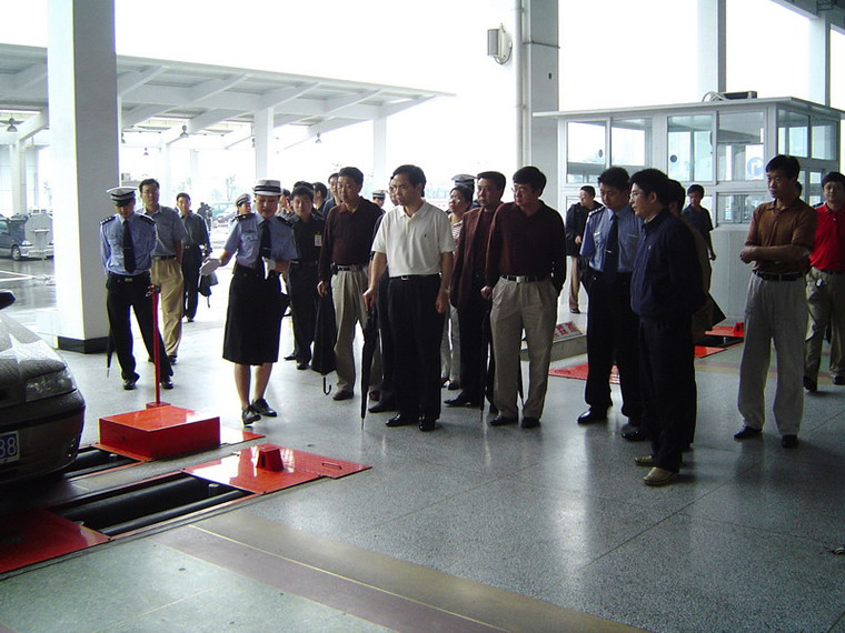 抓好产品质量和售前售后服务